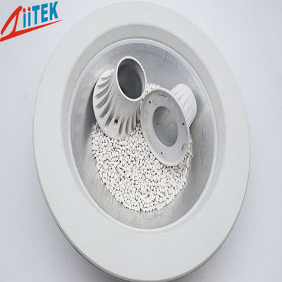 Plastique conducteur de chaleur blanc 1,8 W plus léger que le boîtier d'aluminium normal