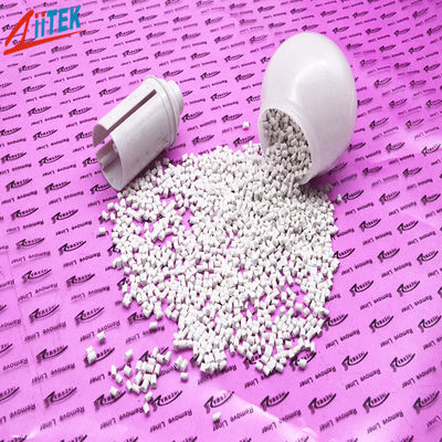 Plastique de nylon conducteur thermique haute performance faible poids pour le boîtier LED