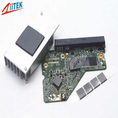 Matériaux d'absorption de chaleur conducteurs doux gris foncé 1,5 W/MK pour électronique industrielle