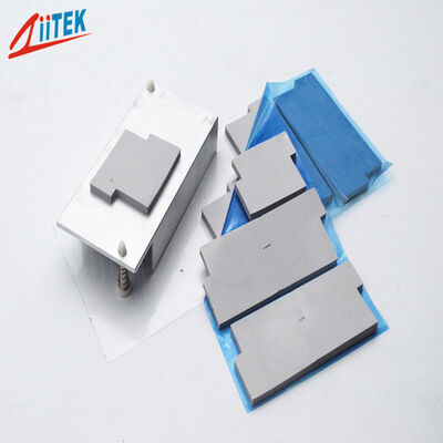 Remplisseur d'espace thermique flexible pour combler les espaces d'air entre les éléments chauffants et les ailettes de dissipation thermique pour améliorer l'efficacité du refroidissement.