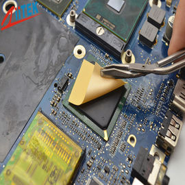 Fabrication d'isolants électriques thermiquement conducteurs en silicone pour appareils électroniques portables portatifs