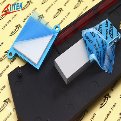 Protection thermique remplie en céramique blanche grise de silicone pour des serveurs d'AI de processeurs d'AI