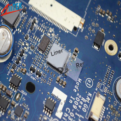 Protections en silicone gris foncé pour remplissage d'espace thermique avec une conductivité thermique élevée de 5,0 W/mK pour un transfert de chaleur efficace dans le matériel de télécommunication