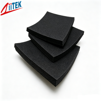 Barrière thermique de joint en mousse de silicone avec structure en mousse microcellulaire pour les systèmes de gestion et de refroidissement des batteries